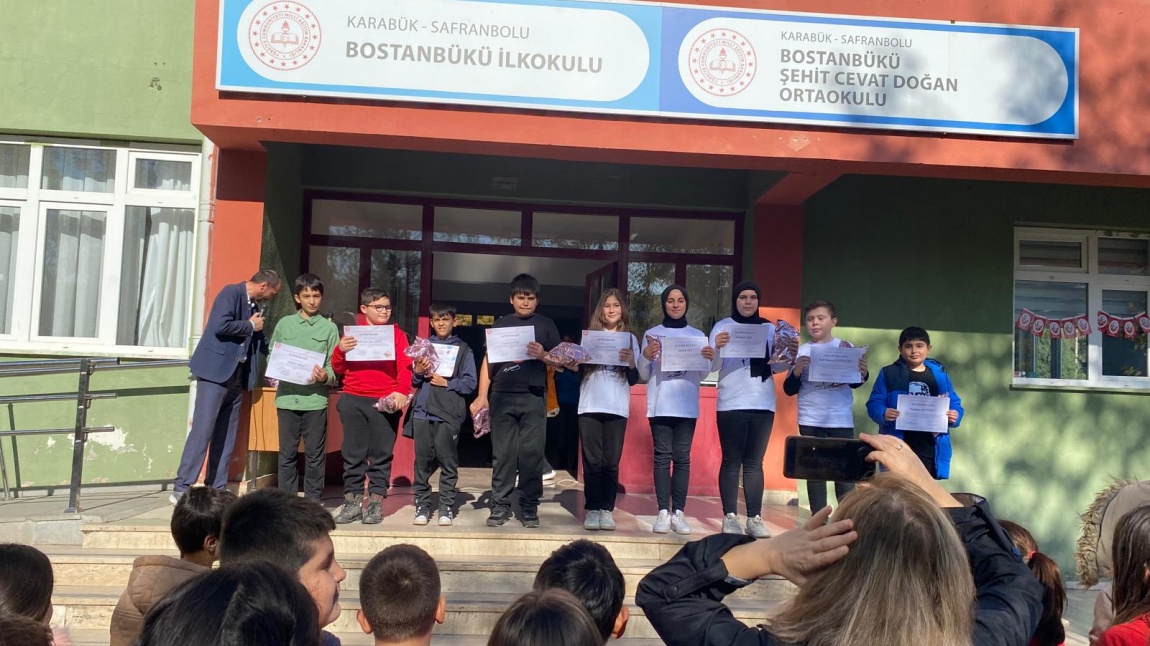 Sözlük Tasarım Yarışmasında Sınıf Birincisi Olan Öğrencilerimiz Ödüllendirildi
